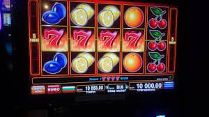 Online Bingo ဘင်ဂို Ball Drawing ဆုငွေ ကစားနေသည်